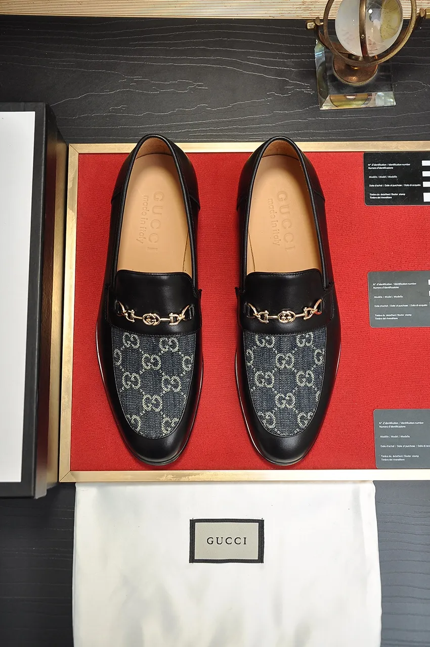 Men's shoes💰500💶Italy's top luxury men's shoe giant (GUCCI) (Gucci) (full cowhide lining) new arrival🍃Original European style🔰 Pleasant to the eye😍In order to make the shoes more durable and non-deformable🌀The production continues to follow traditional methods but there is still no lack of innovation💪Choose original sheepskin for the leather♻️ Smooth and natural And extra bright ⭐Made of imported cowhide, the first choice of rich people 38-45 (45 customized)